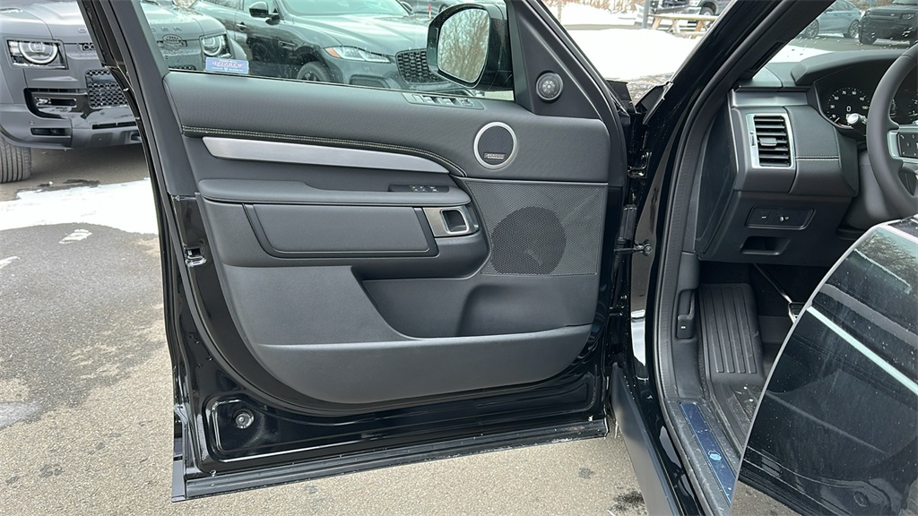 new 2026 Land Rover Discovery car, priced at $79,476