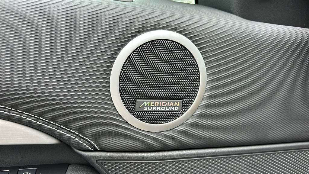 new 2026 Land Rover Discovery car, priced at $79,476