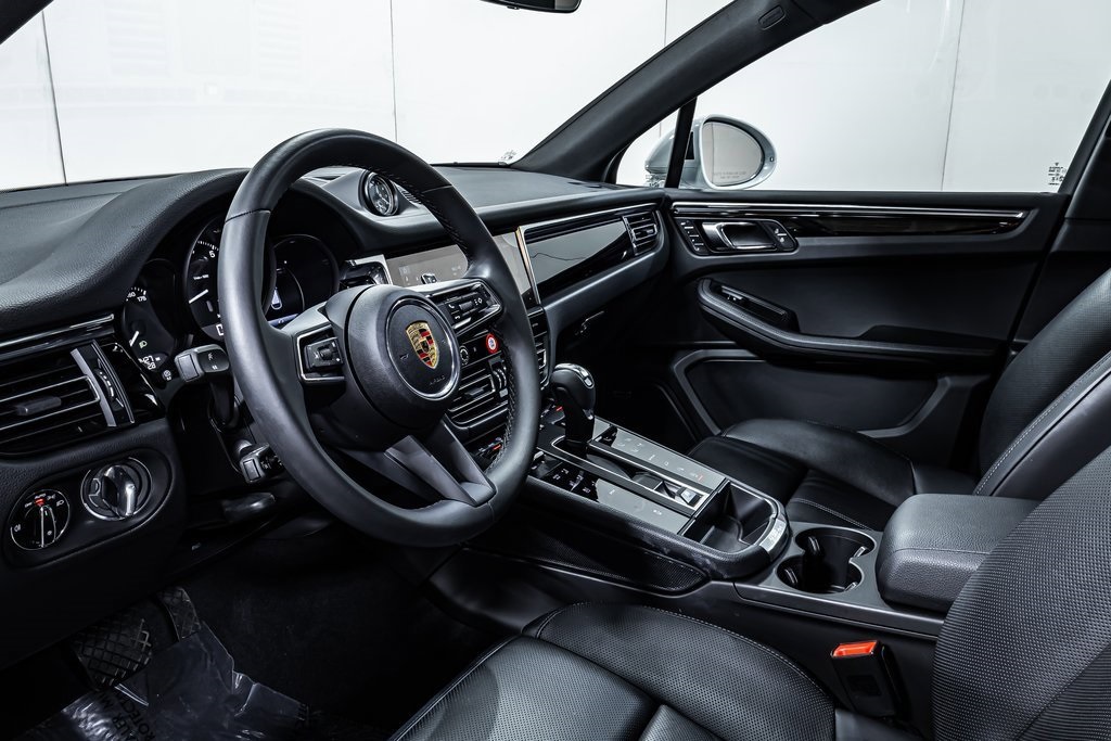 2025 Porsche Macan photo 4