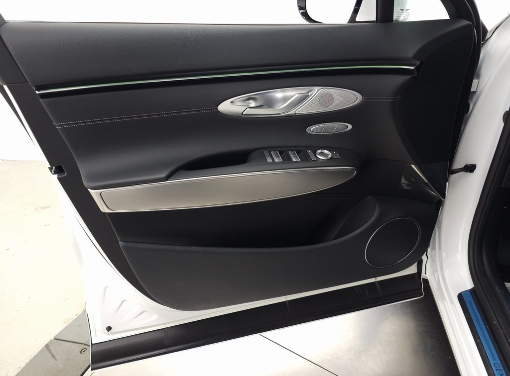 2026 Genesis GV70 2.5T Select photo 4