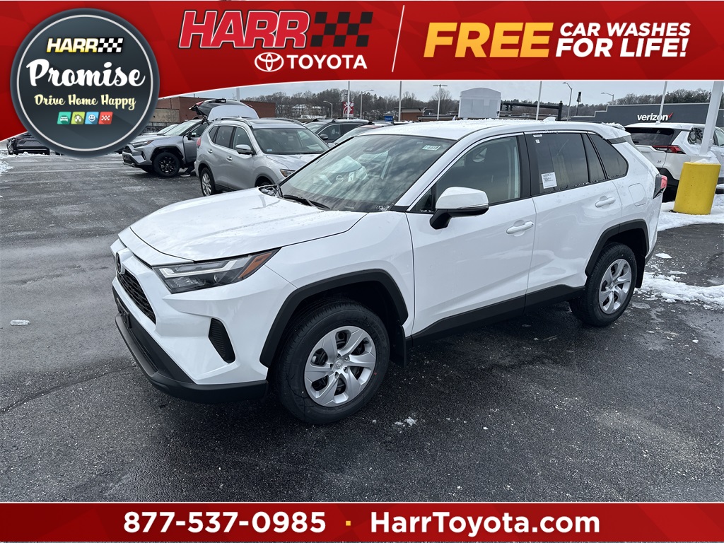 2025 Toyota RAV4 LE's photo