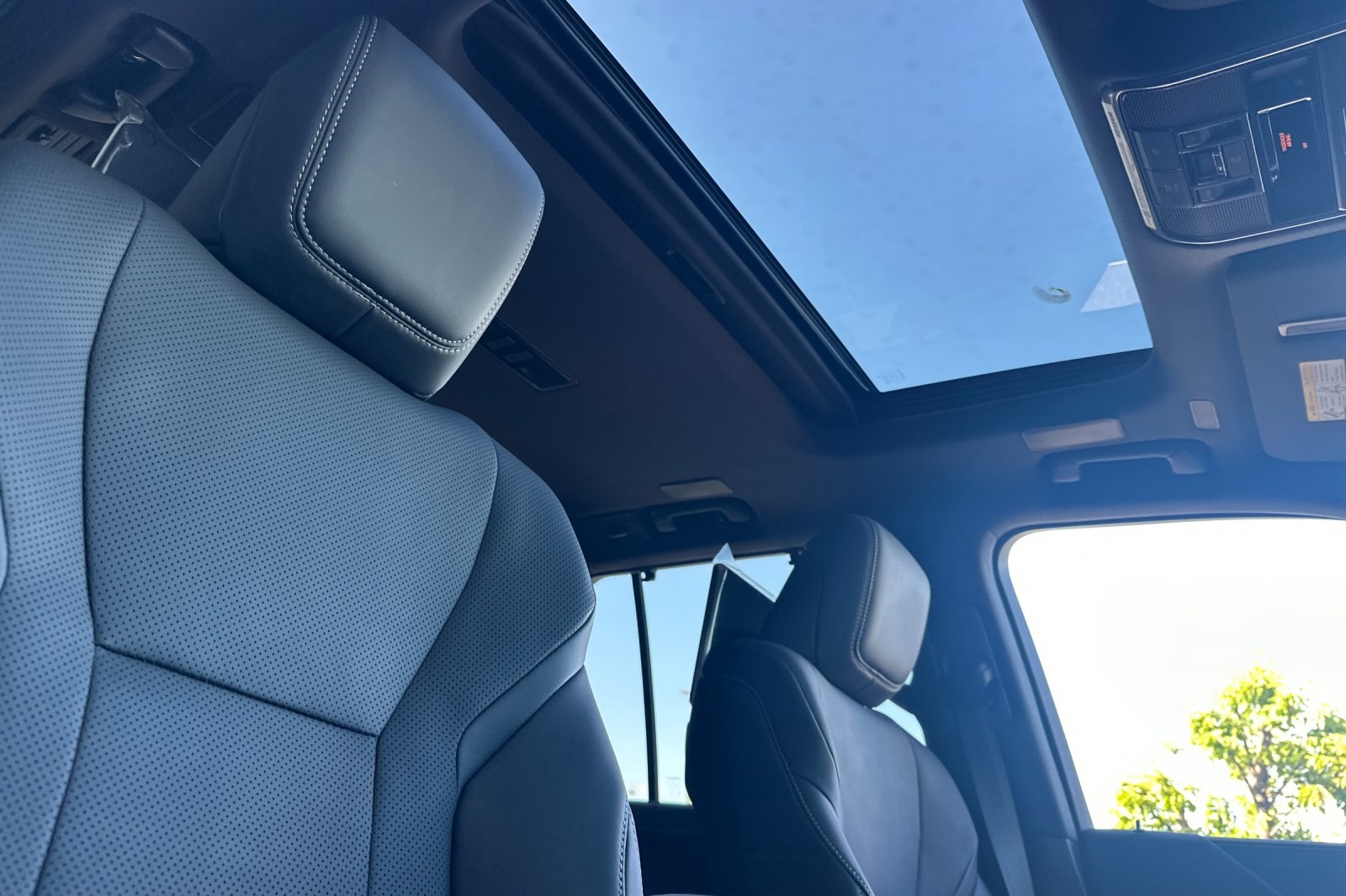 2025 Lexus LX 600 Luxury photo 14