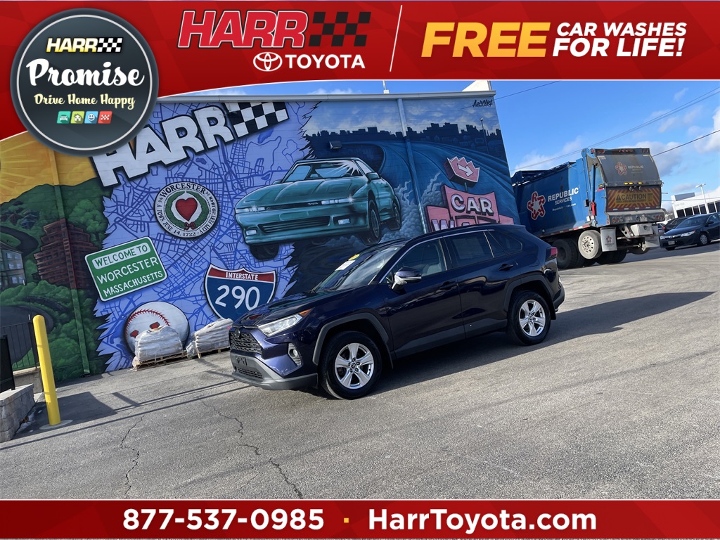 2020 Toyota RAV4 XLE's photo