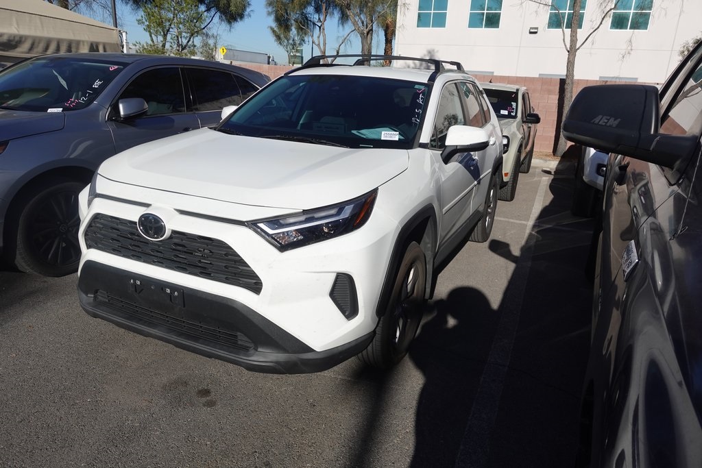 2023 Toyota RAV4 XLE's photo