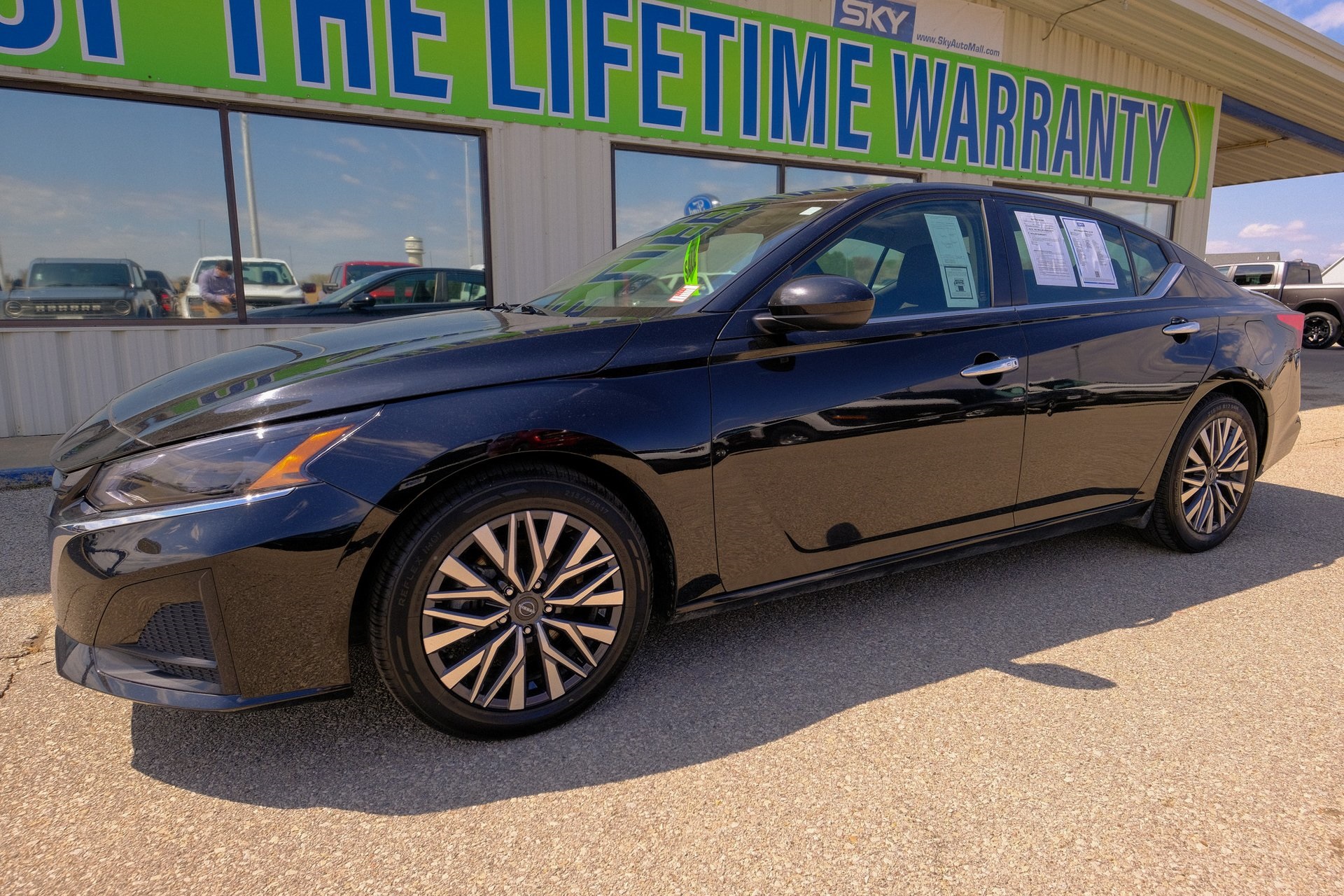 Used 2023 Nissan Altima SV with VIN 1N4BL4DV1PN368980 for sale in Center Point, IA