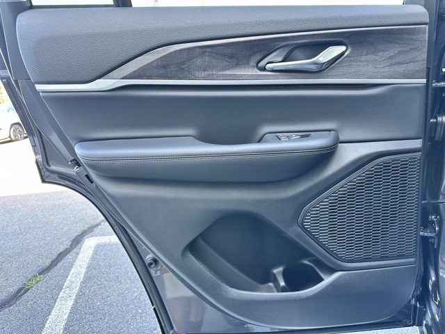 2025 Baltic Gray Metallic Clearcoat Jeep Grand Cherokee Limited 4X4 SUV