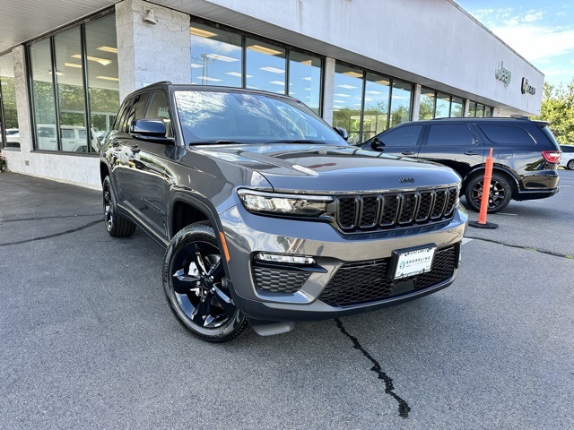 2025 Baltic Gray Metallic Clearcoat Jeep Grand Cherokee Limited 4X4 SUV