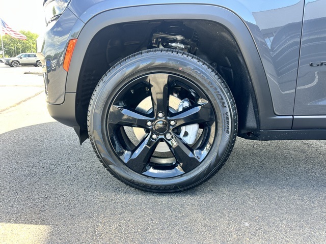 2025 Baltic Gray Metallic Clearcoat Jeep Grand Cherokee Limited 4X4 SUV