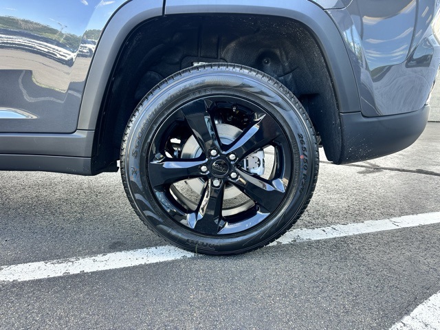 2025 Baltic Gray Metallic Clearcoat Jeep Grand Cherokee Limited 4X4 SUV