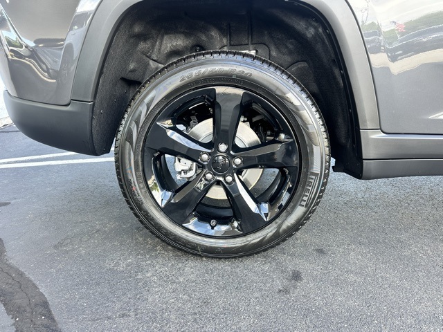 2025 Baltic Gray Metallic Clearcoat Jeep Grand Cherokee Limited 4X4 SUV