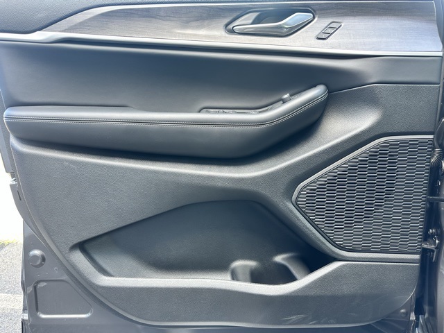 2025 Baltic Gray Metallic Clearcoat Jeep Grand Cherokee Limited 4X4 SUV