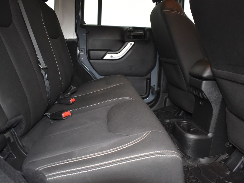 2015 Anvil Clear Coat Jeep Wrangler Unlimited Unlimited Rubicon 4X4 SUV