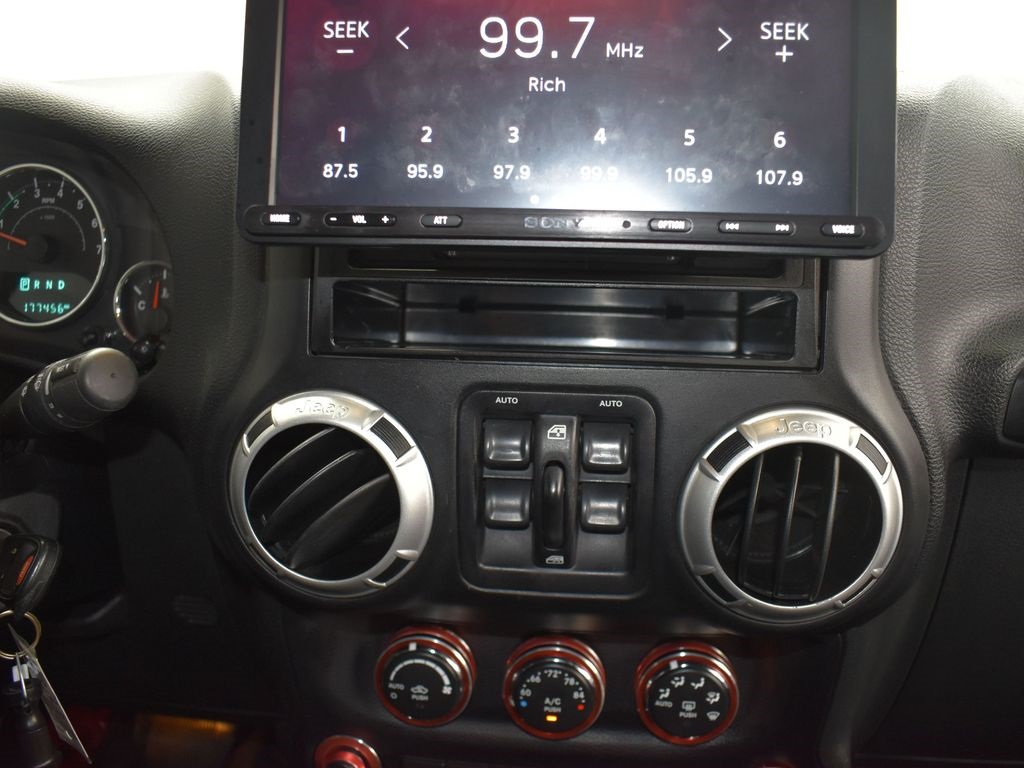2015 Anvil Clear Coat Jeep Wrangler Unlimited Unlimited Rubicon 4X4 SUV