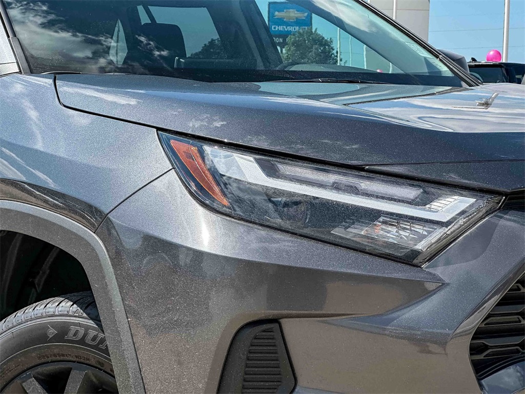 2025 Toyota RAV4 LE photo 3