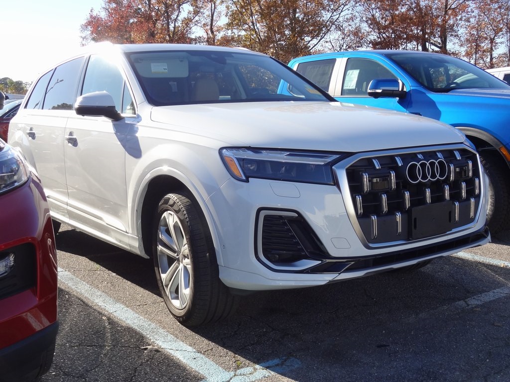 2025 Audi Q7 Premium's photo