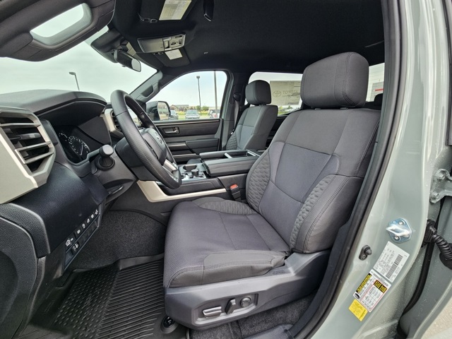 2026 Toyota Tundra SR5 CrewMax photo 17