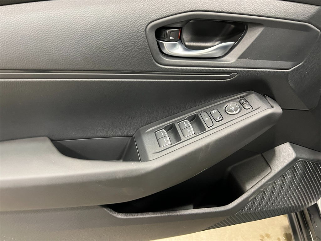 2025 Honda Accord LX Sedan 4 Dr. FWD 14