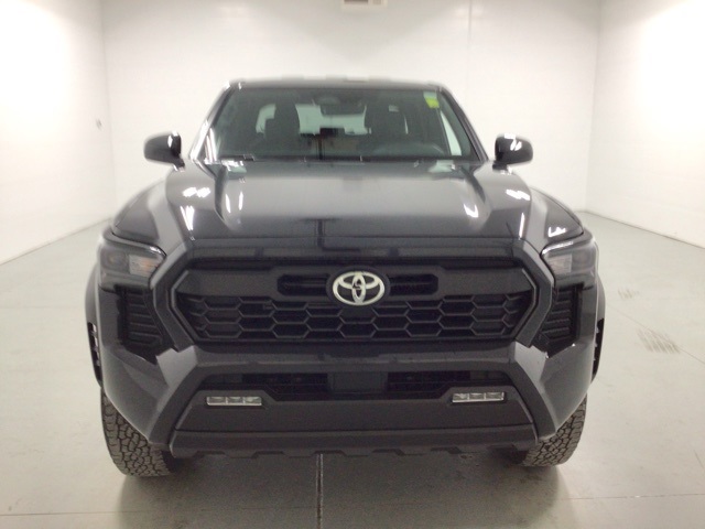 2025 Toyota Tacoma TRD Off-Road Double Cab photo 2