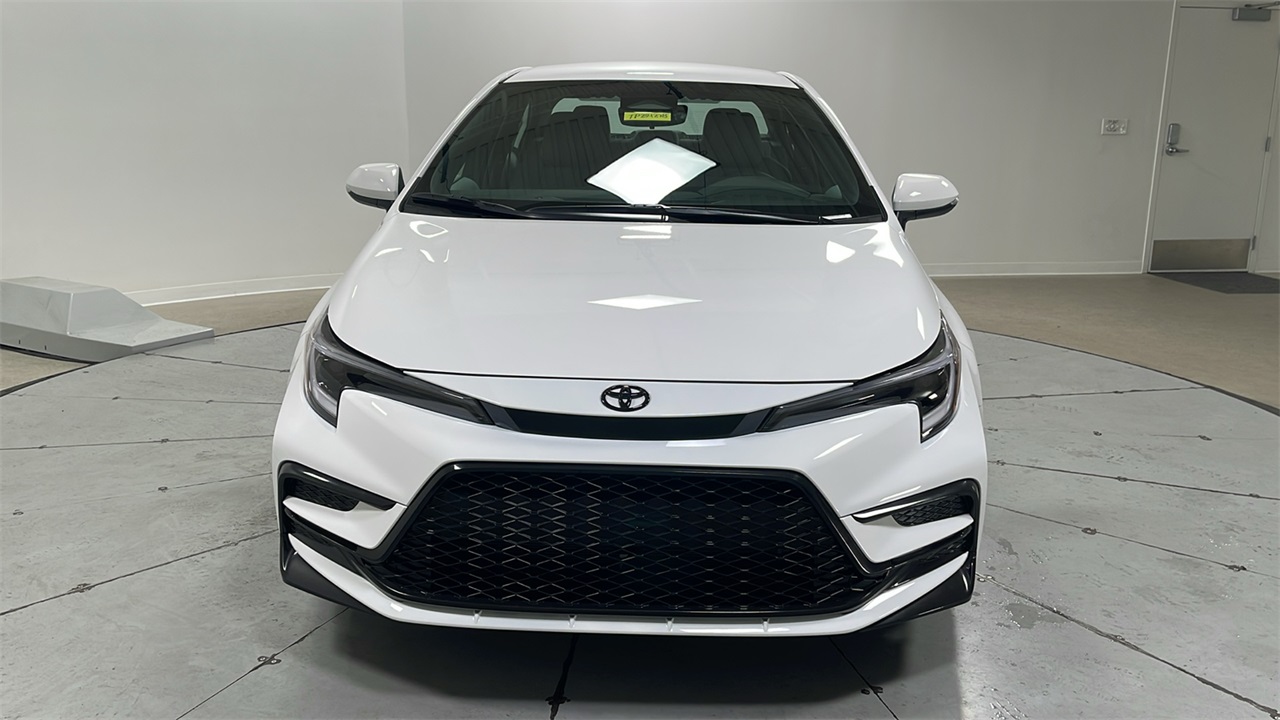 2026 Toyota Corolla SE photo 2