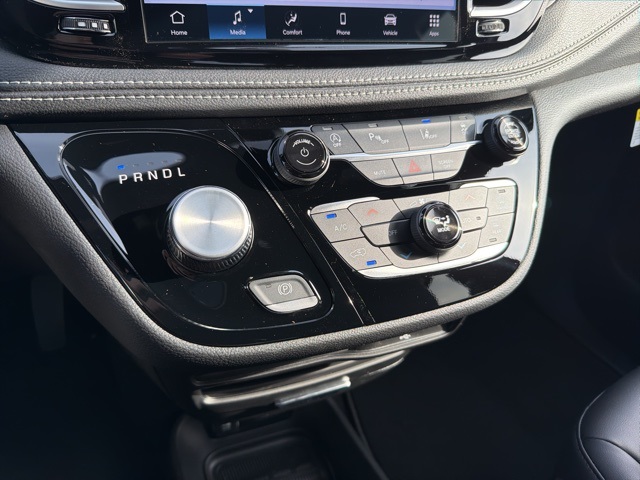 2026 Chrysler Pacifica photo 15