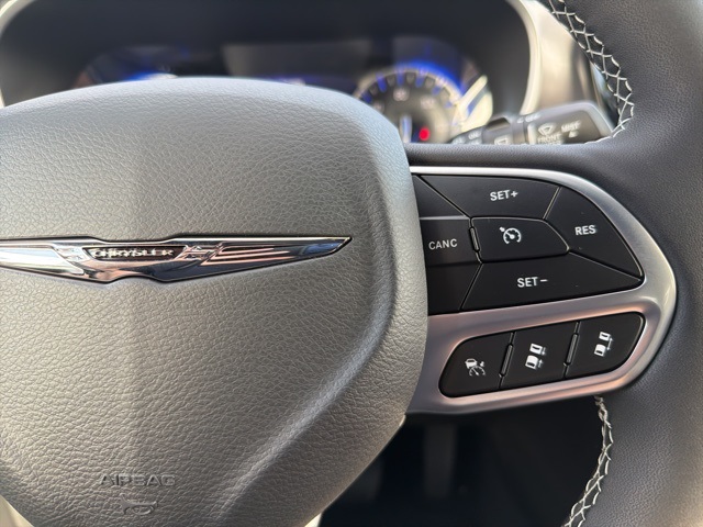 2026 Chrysler Pacifica photo 18