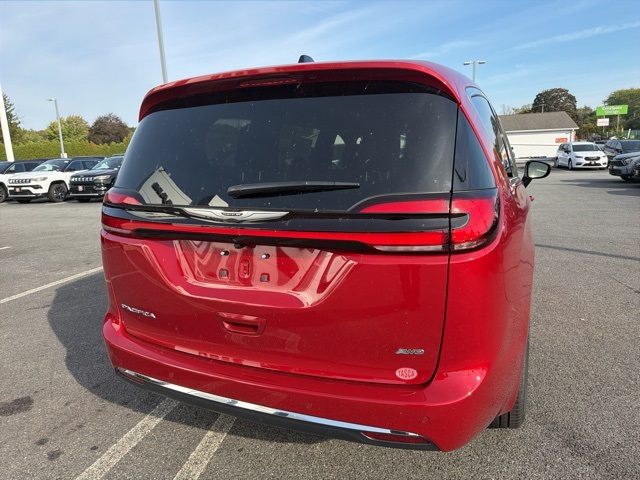 2026 Chrysler Pacifica photo 3