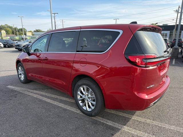 2026 Chrysler Pacifica photo 5