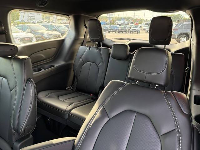 2026 Chrysler Pacifica photo 8
