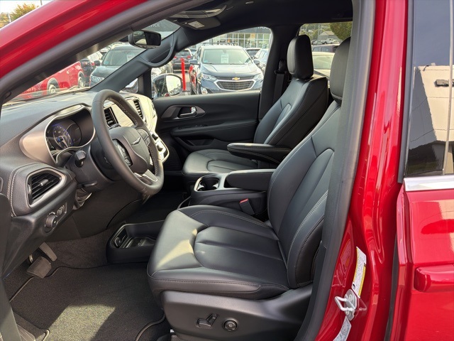 2026 Chrysler Pacifica photo 9