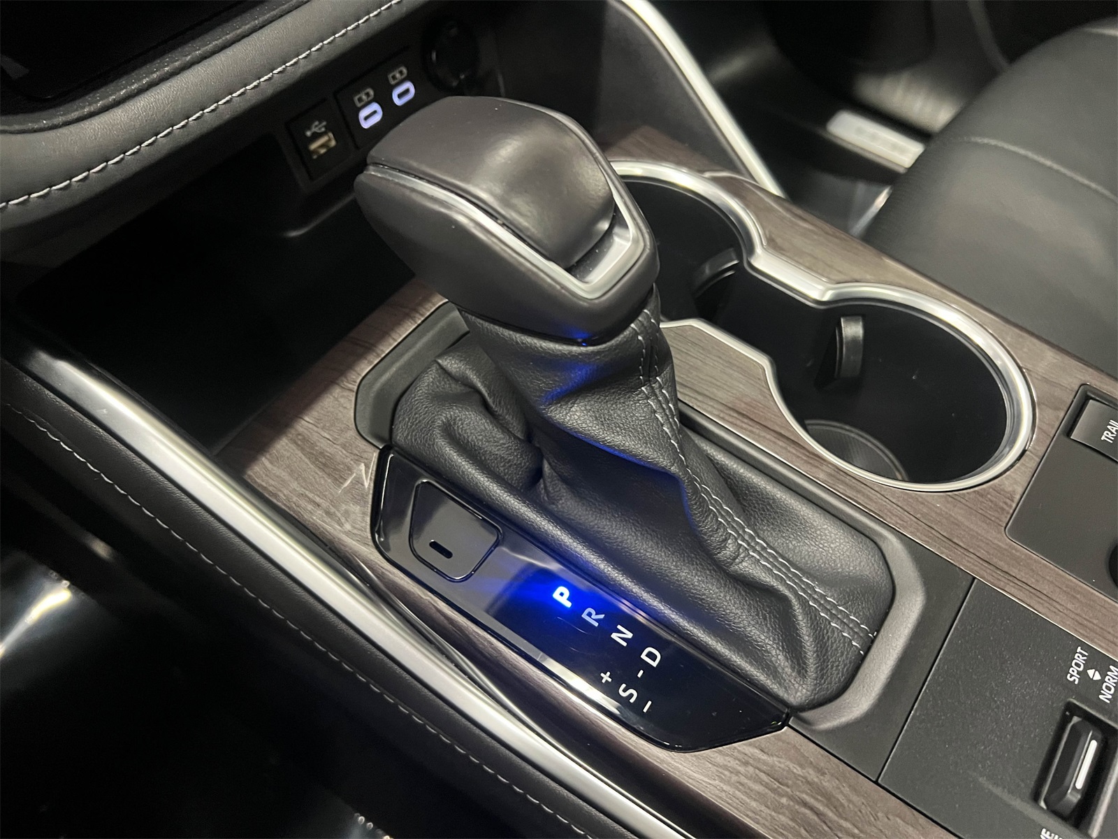 used 2024 Toyota Highlander Hybrid car, priced at $48,788