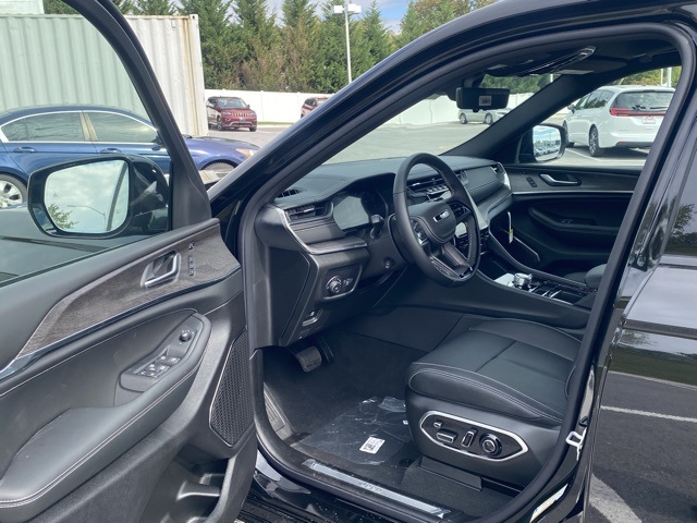 new 2025 Jeep Grand Cherokee car, priced at $55,548