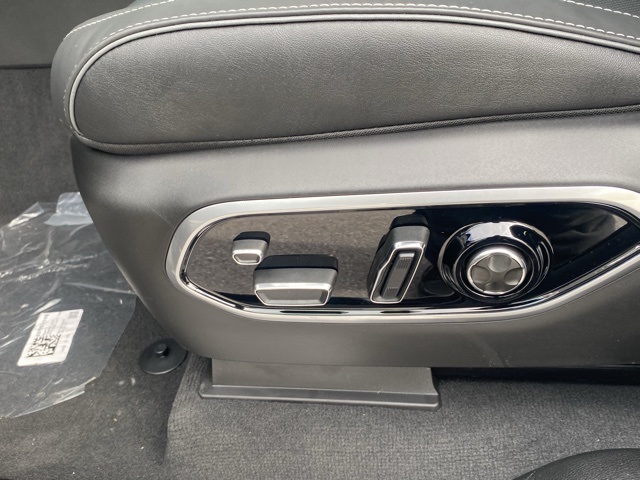 new 2025 Jeep Grand Cherokee car, priced at $55,548