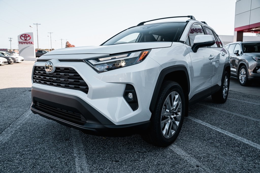 2025 Toyota RAV4 XLE photo 3