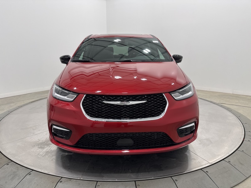 2026 Chrysler Pacifica Limited photo 2