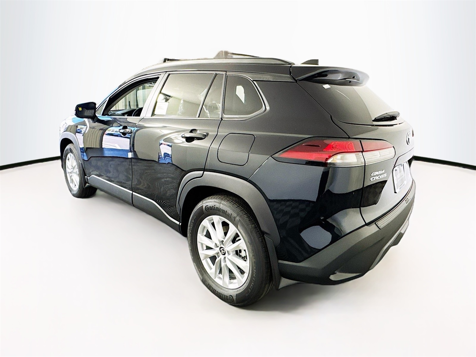 2026 Toyota Corolla Cross LE photo 4