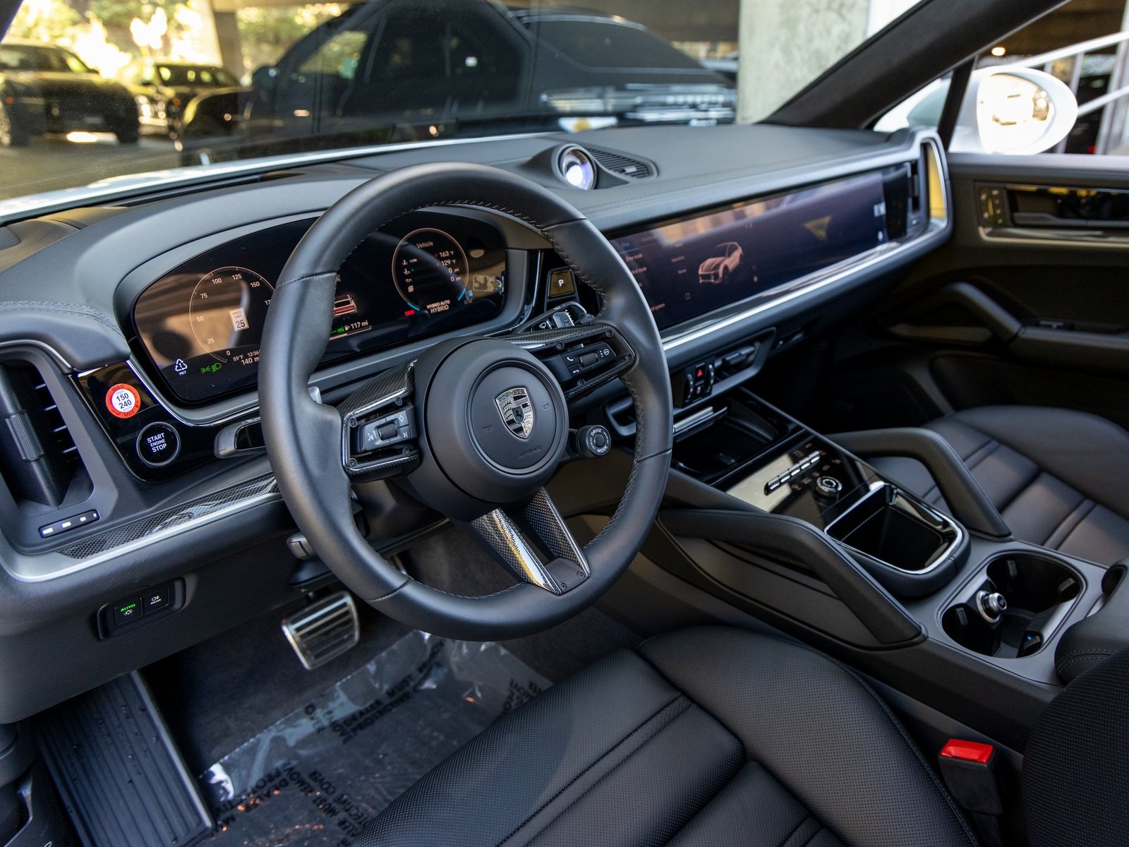 2025 Porsche Cayenne Turbo E-Hybrid Coupe photo 3