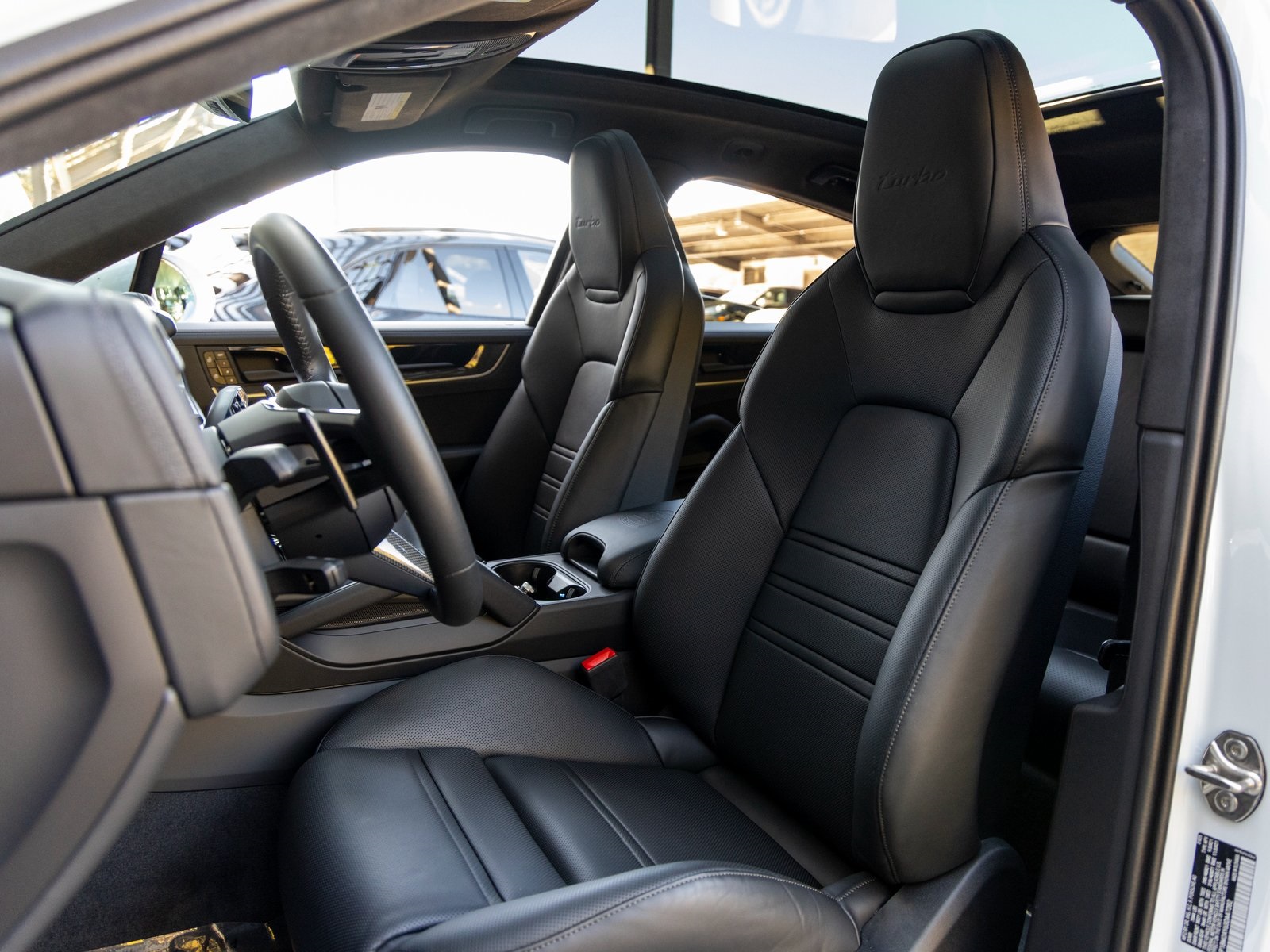 2025 Porsche Cayenne Turbo E-Hybrid Coupe photo 4