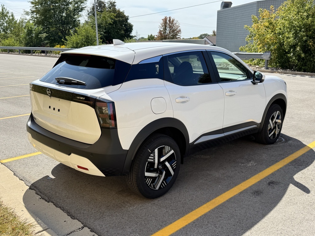 2025 Nissan Kicks SV photo 4