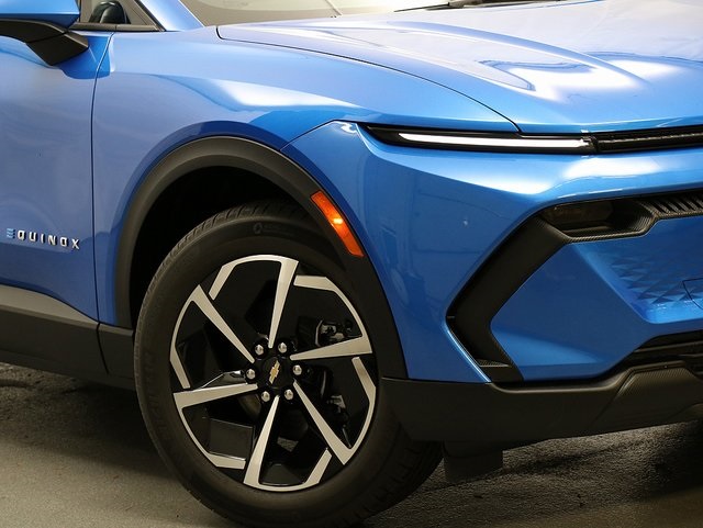 2026 Chevrolet Equinox EV 1LT photo 3