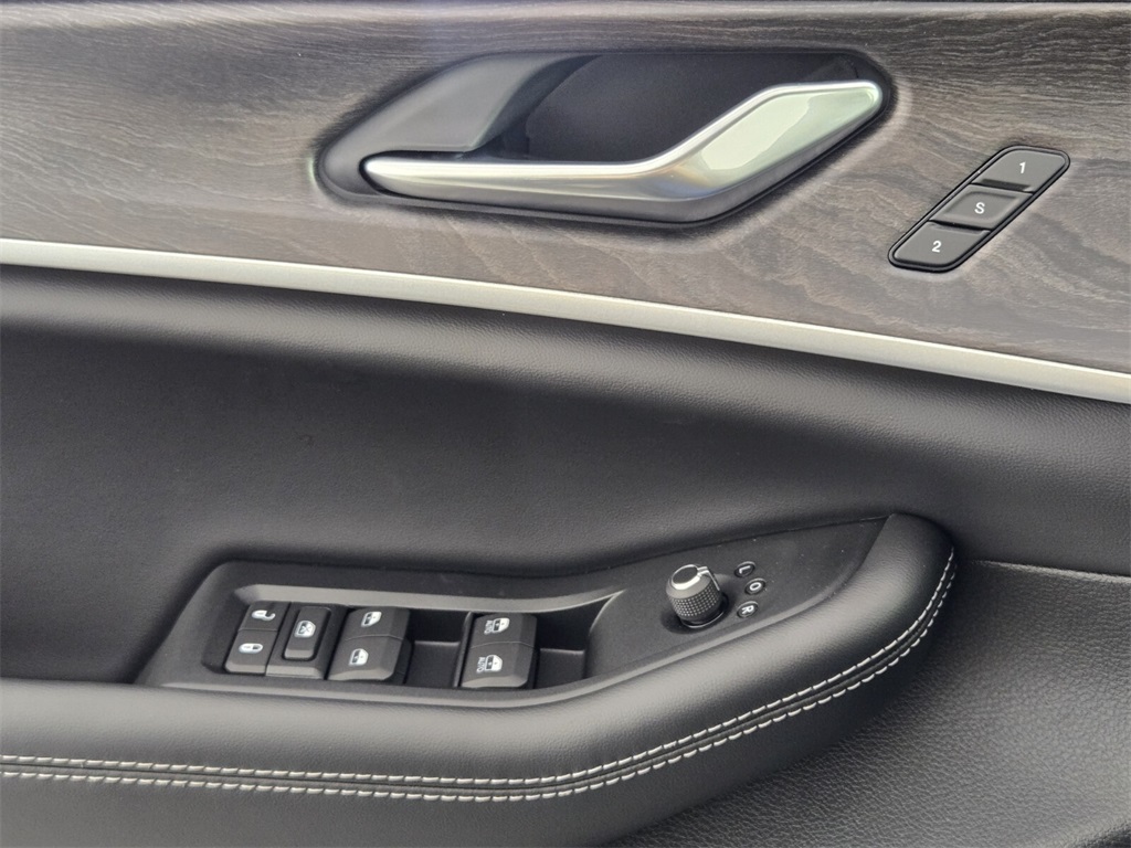 new 2025 Jeep Grand Cherokee car, priced at $33,745