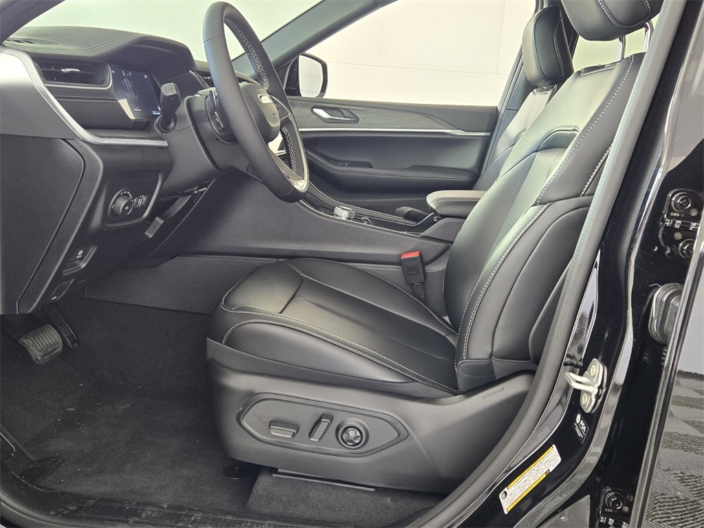 new 2025 Jeep Grand Cherokee car, priced at $33,745