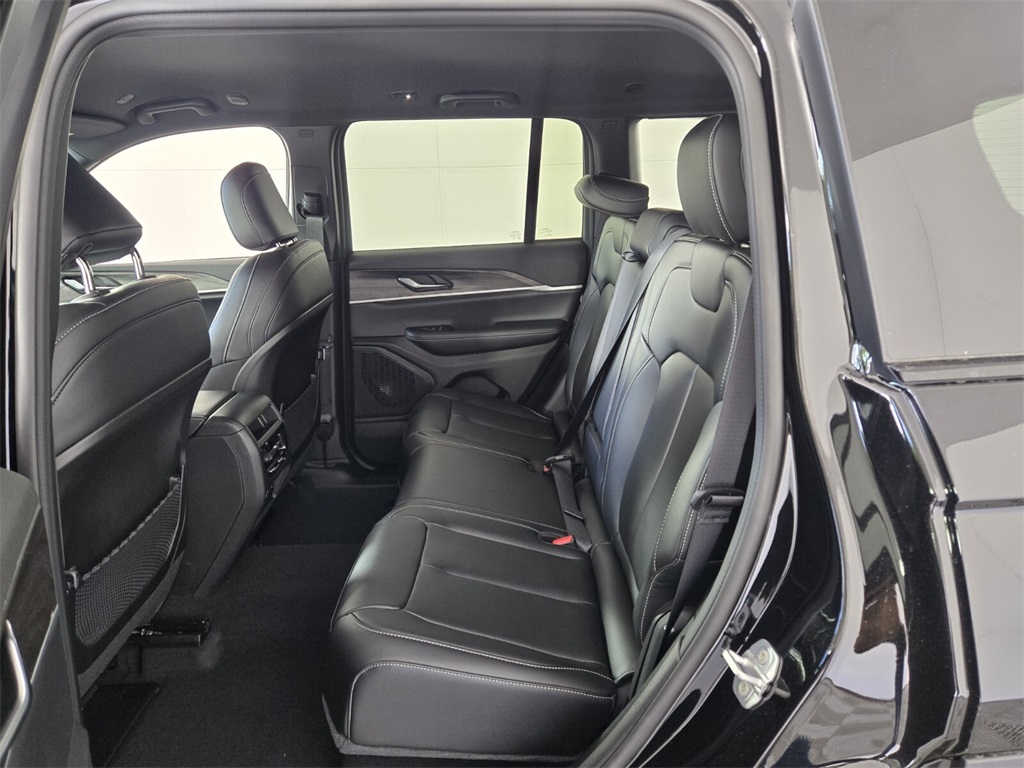 new 2025 Jeep Grand Cherokee car, priced at $33,745