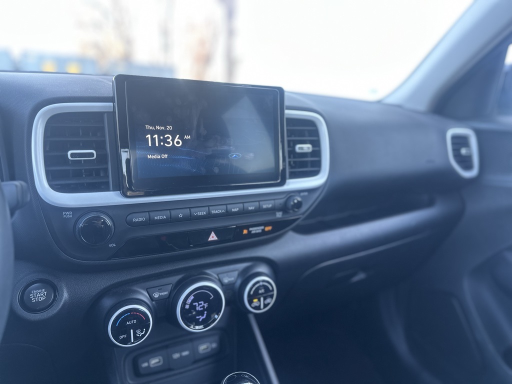 2022 Hyundai Venue SEL Limited photo 3