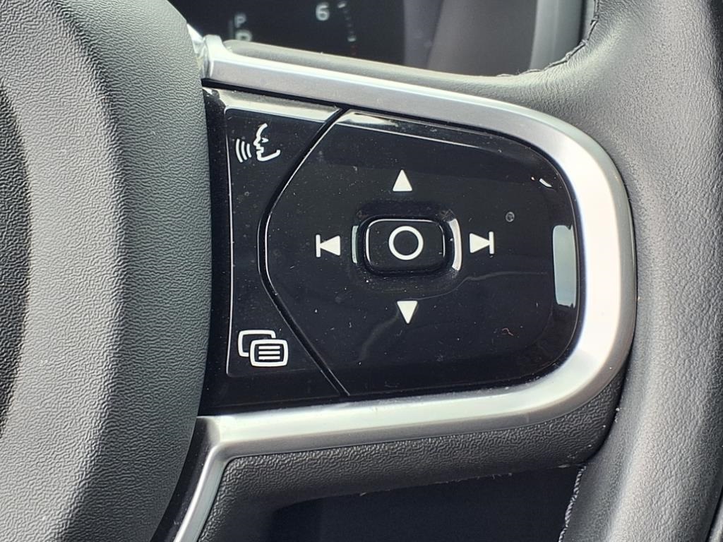 used 2022 Volvo XC90 car, priced at $31,500