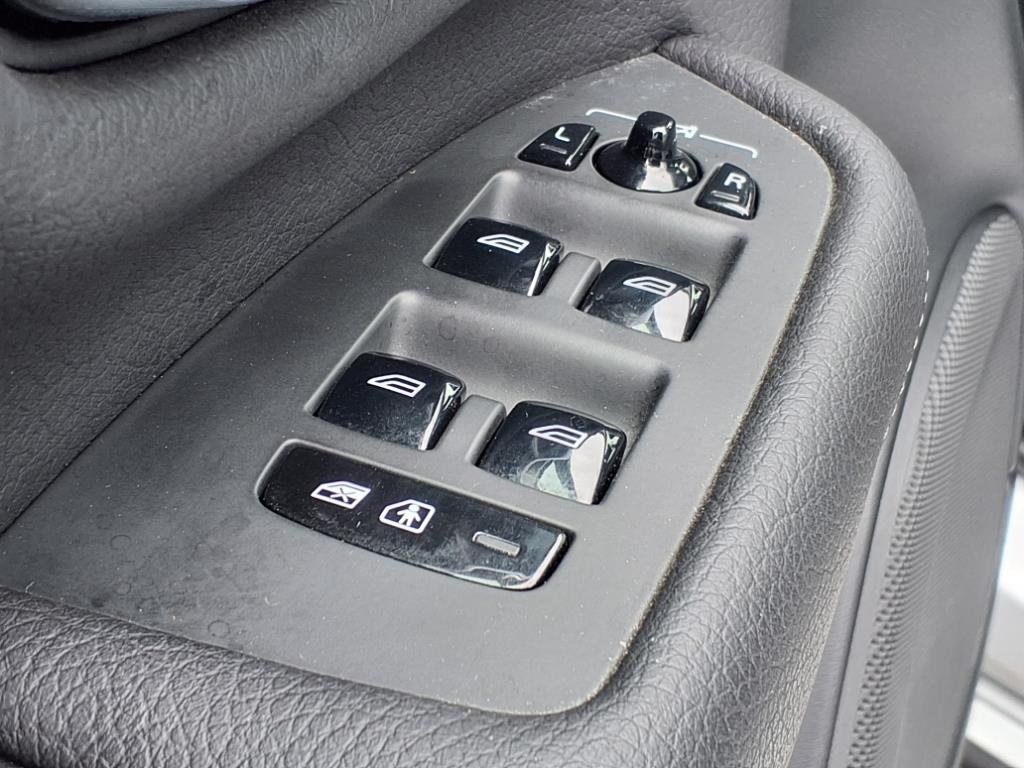 used 2022 Volvo XC90 car, priced at $31,500