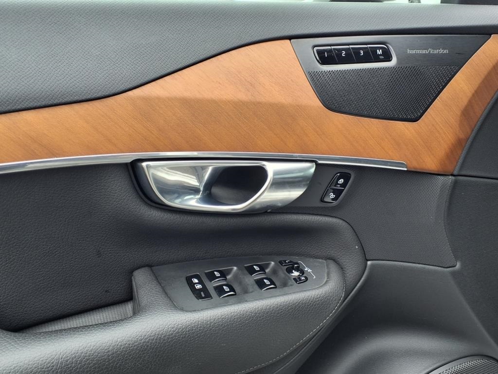 used 2022 Volvo XC90 car, priced at $31,500