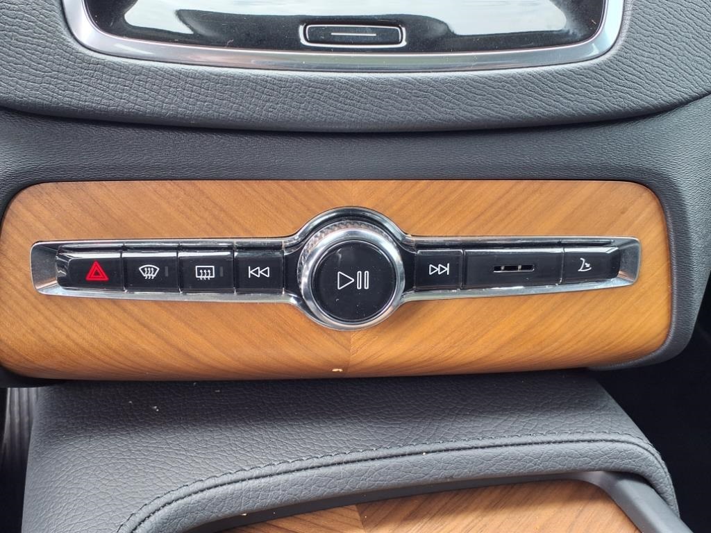 used 2022 Volvo XC90 car, priced at $31,500