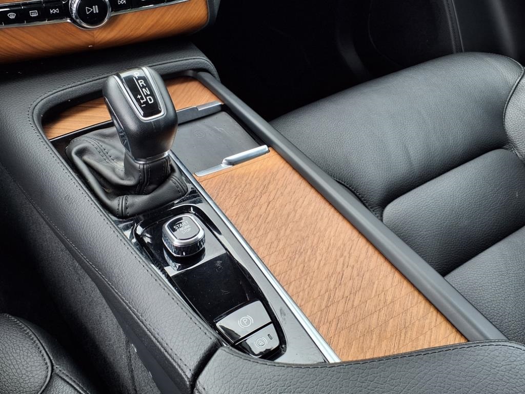 used 2022 Volvo XC90 car, priced at $31,500