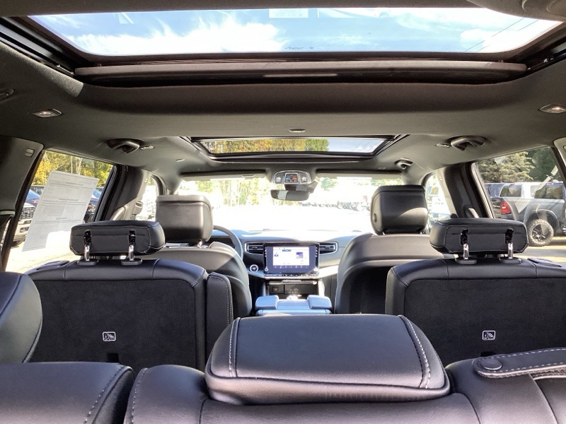 2025 Jeep Wagoneer Series II photo 11