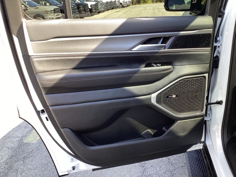 2025 Jeep Wagoneer Series II photo 16